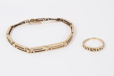 Lot 332 - 14ct gold Greek key design bracelet and similar ring