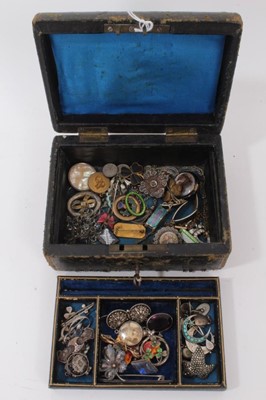 Lot 352 - Victorian leather jewellery box containing antique and later jewellery