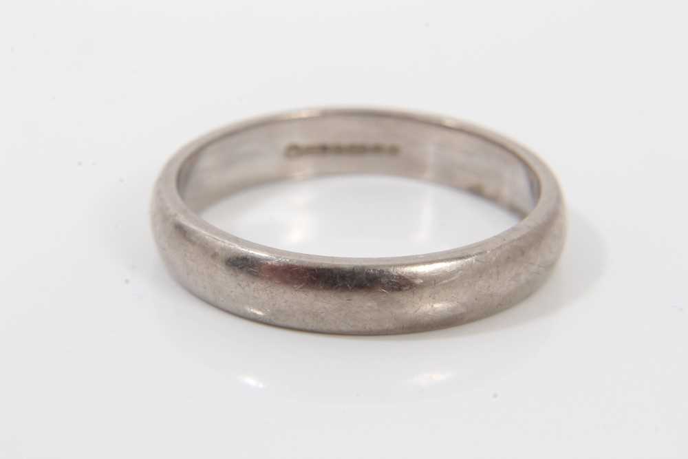 Lot 382 - White gold 18ct wedding ring