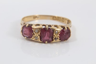 Lot 573 - 18ct gold ruby and diamond ring