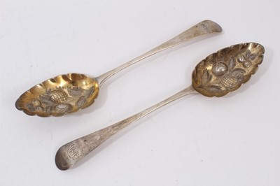 Lot 394 - Pair Georgian silver berry spoons together with four Victorian silver plated tablespoons in fitted case