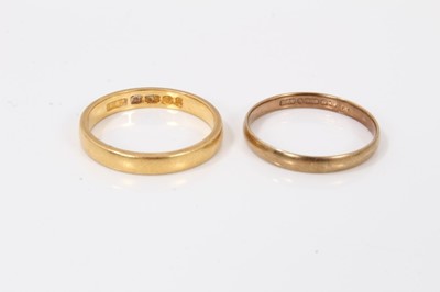 Lot 603 - 22ct gold wedding ring and a 9ct gold wedding ring