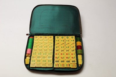 Lot 2587 - Bakelite Mahjong set in leather case (148 tiles)