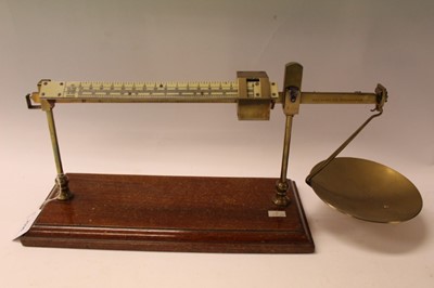 Lot 2596 - Rare Avery precision balance scales on mahogany base, with scales reading 'Oz', 'Oz per dozen', and 'Lb per gross'