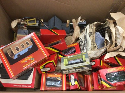 Lot 1805 - Railway Hornby 00 gauge Inter-City set (incomplete), various boxed rolling stock and accessories plus station platform (full listing available)