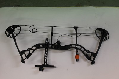 Lot 1043 - Diamond Archery bowtech bow in canvas case