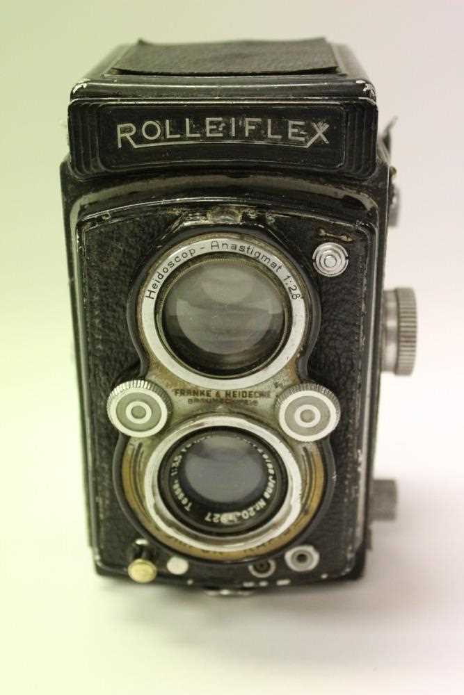 Lot 2686 - Rolleiflex twin lens reflex camera, serial number 599047, with Carl Zeiss Tessa 75mm f/3.5 lens