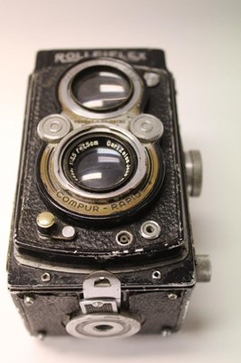 Lot 2686 - Rolleiflex twin lens reflex camera, serial number 599047, with Carl Zeiss Tessa 75mm f/3.5 lens