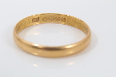 Lot 639 - Two 22ct gold wedding bands