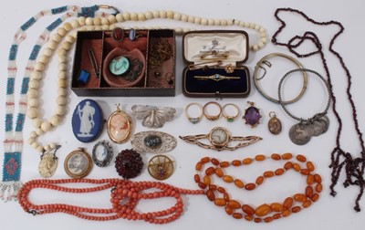 Lot 716 - Group antique and later jewellery