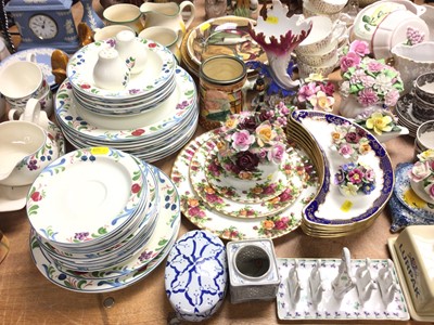 Lot 404 - Large quantity ceramics, ornaments, tea and dinner ware etc