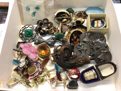 Lot 651 - Vintage brooches including Danish silver tigers eye brooch, silver thimble in case, etc