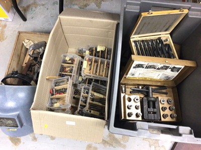 Lot 406 - Group old tools, boxed sets and related accessories (3 boxes)