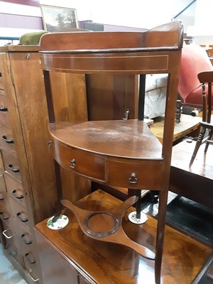 Lot 1002 - George III mahogany bow front corner table/wash stand