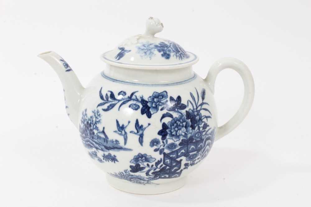 Lot 170 - 18th century Worcester porcelain teapot