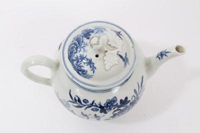 Lot 170 - 18th century Worcester porcelain teapot