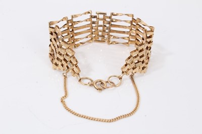 Lot 684 - 9ct gold gate bracelet