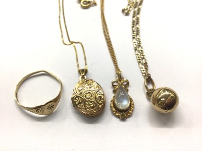 Lot 658 - Three 9ct gold pendants on chains and 9ct gold heart ring