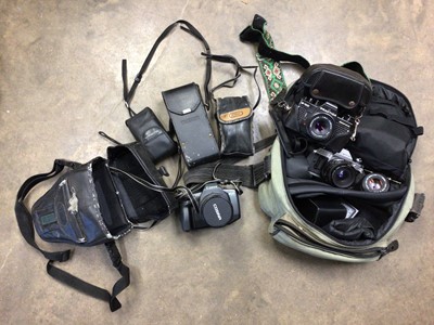 Lot 582 - Lot camera equipment