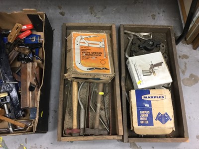 Lot 314 - Group of various hand tools to include moulding planes, sash clamps, valve spring compressor and other items.