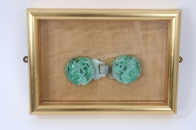 Lot 865 - Chinese jade buckle