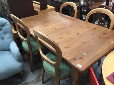 Lot 928 - Contemporary pine extending kitchen table with extra leaf and four pine dining chairs (5)